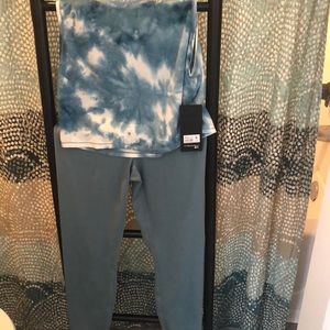 Cute teal yoga/ workout outfit.